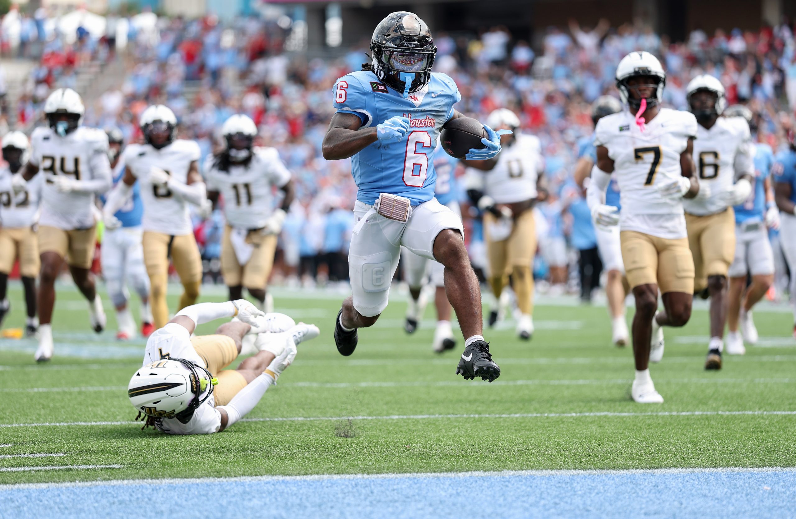 Re’Shaun Sanford II powers Houston football after ACL injuries